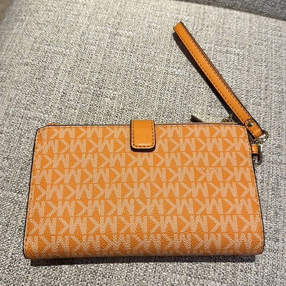 Genuine Michael Kors Clutch - Picture 4 of 12